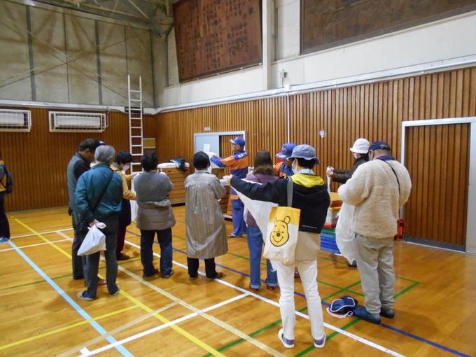 三角巾包帯の訓練