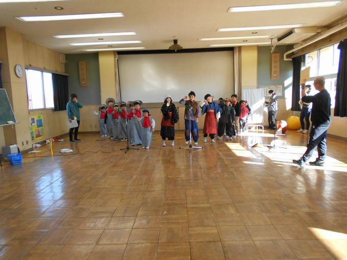 衣装を着て練習です。