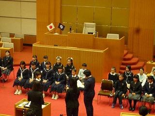 船橋市議会議長より賞状が授与されました