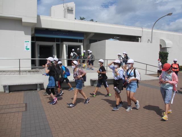 見学に出発!