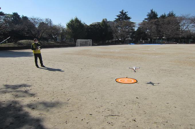 ドローンが飛び立ちます