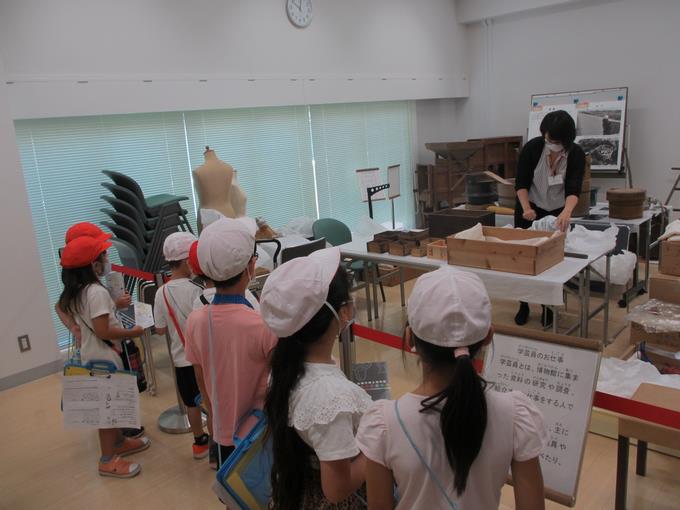 郷土資料館で学芸員さんの仕事を見たよ