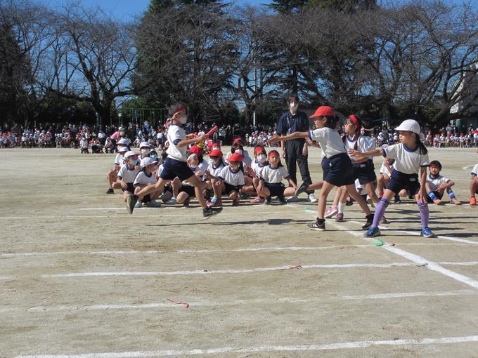 力を合わせて！低学年リレー