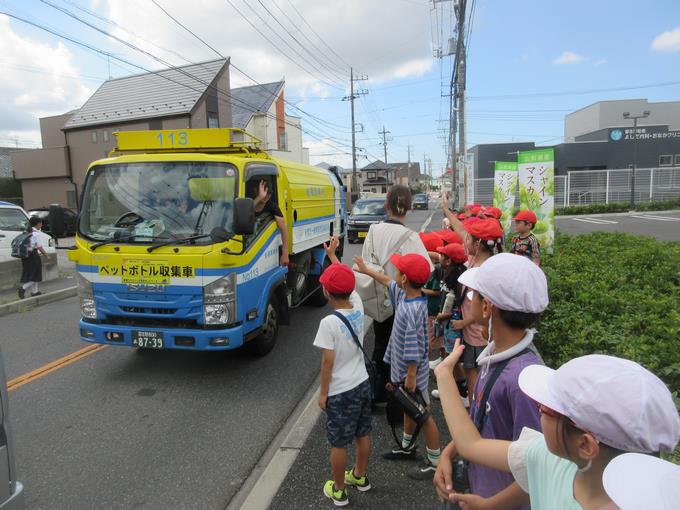 ゴミ収集車と遭遇!