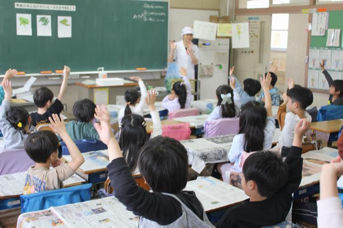 栄養士の先生からグリンピースについて学びます