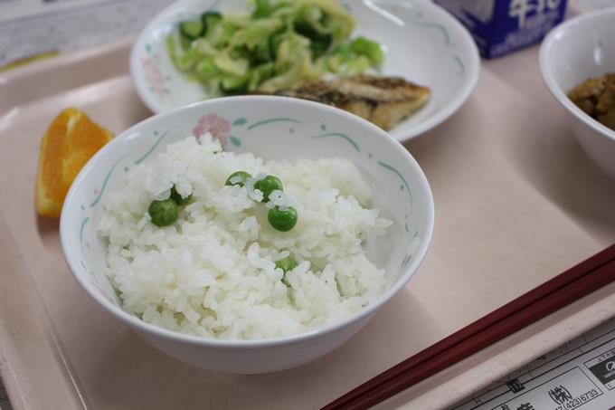 おいしいグリンピースご飯が出来上がりました