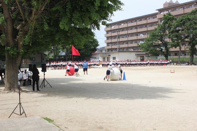 大玉送りの練習です