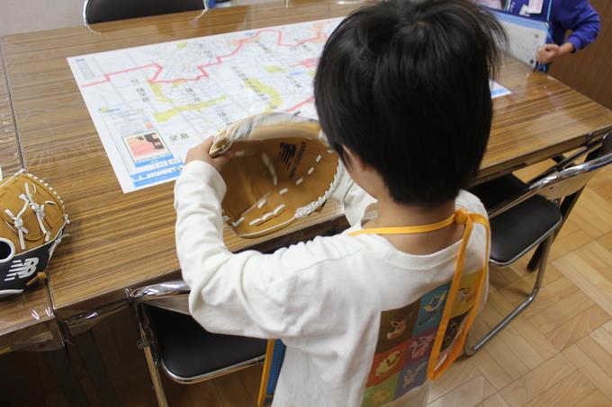 大谷選手のグローブに興味津々・・・
