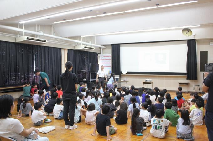 代表して答えました
