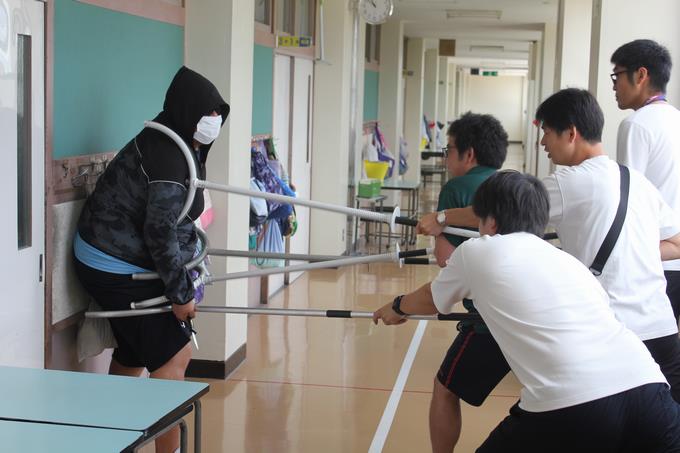二人目発見したので、急行し、取り押さえます