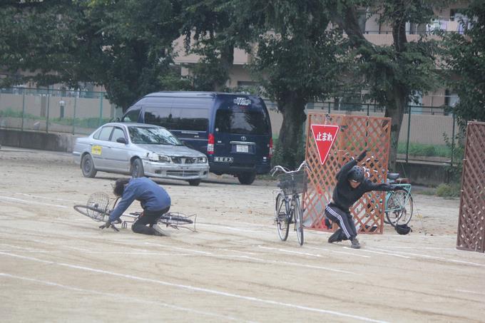 自転車と自転車の事故! ルールを守って!
