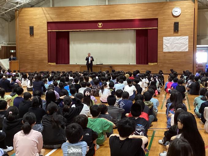 校長先生の話。とても静かに話を聞くことができました。
