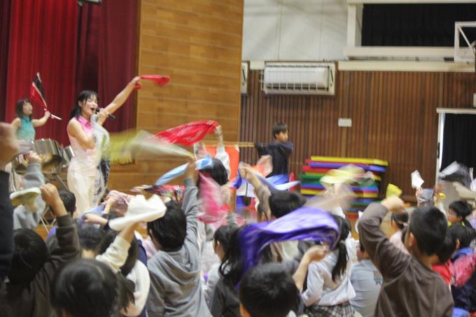 最後はみんなでハンカチを振って、盛り上がりました。