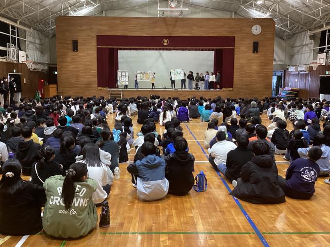 掲示物も使い、わかりやすく発表していました