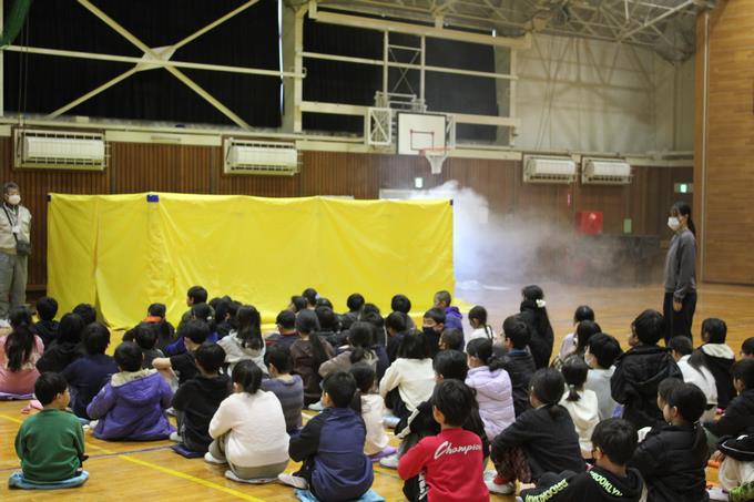 煙中体験：煙の中の安全な移動について（4年生）