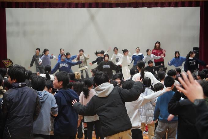 最後はみんなでダンス！