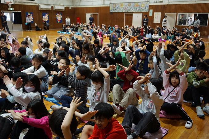 児童会による○×クイズを楽しみました