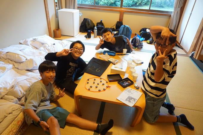 部屋での自由時間の様子