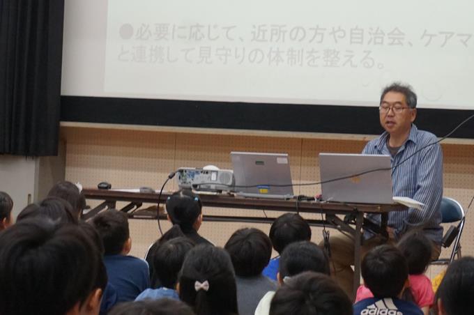 動画を見てから講師の方の説明を聞きました