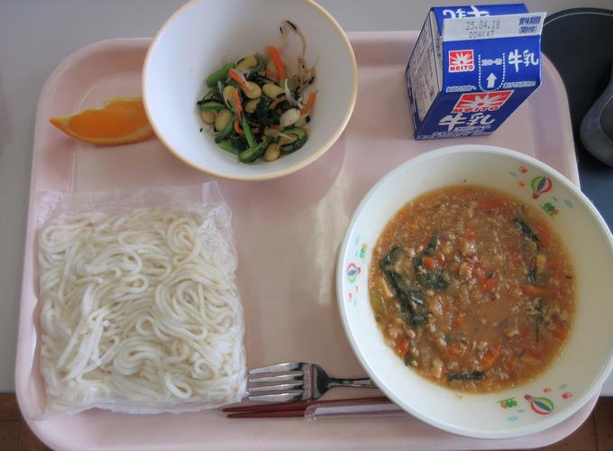 今日の給食(ソフト麺)