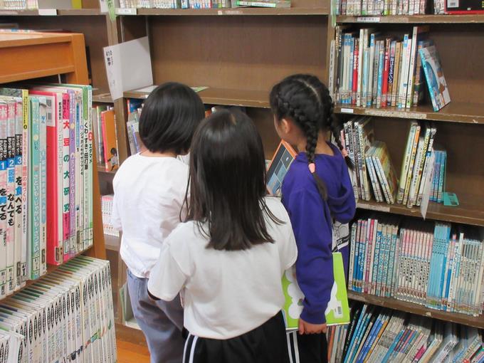 どの本を借りようかな