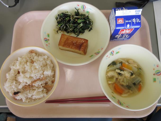今日の給食(たこ飯)
