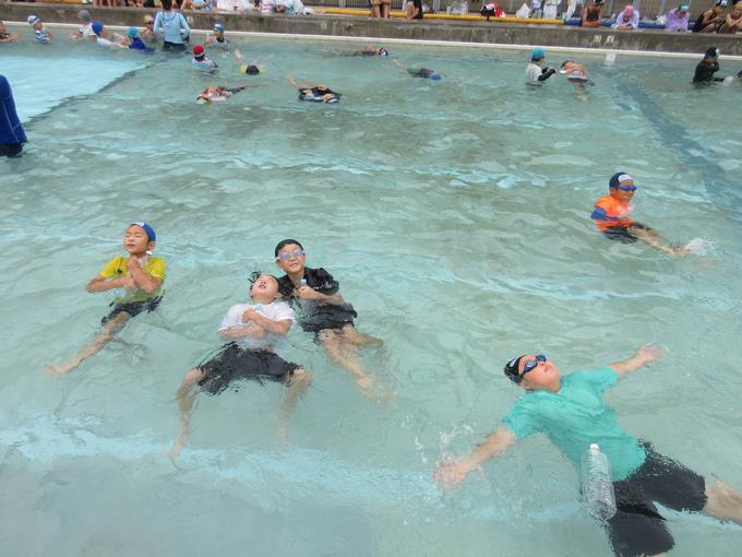 水に浮かぶ練習②