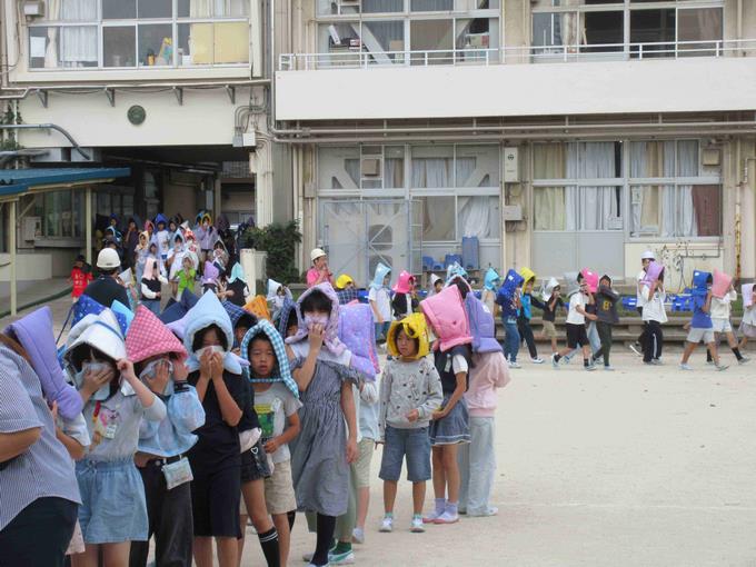 校庭へ避難