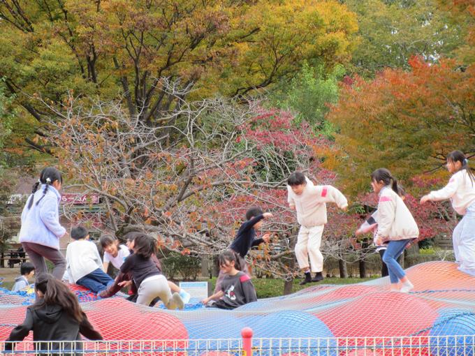 紅葉がきれいなアンデルセン公園