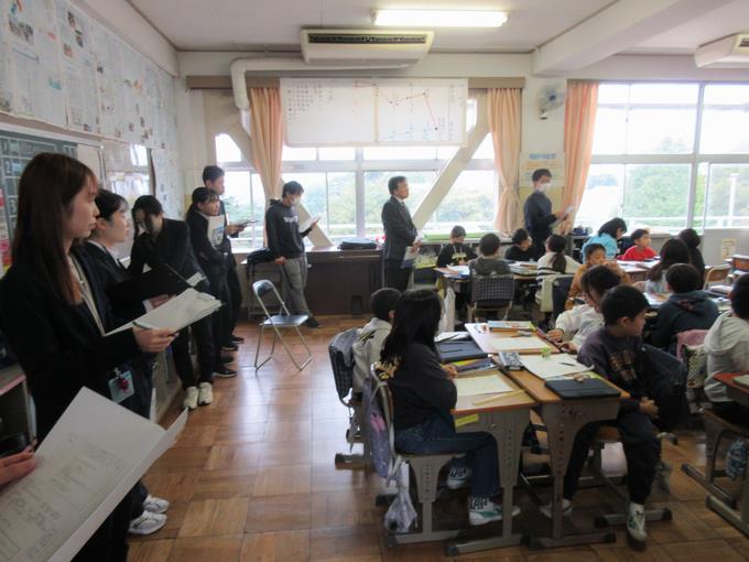 多くの職員も参観