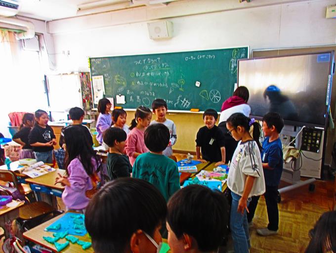 みんなで鑑賞中