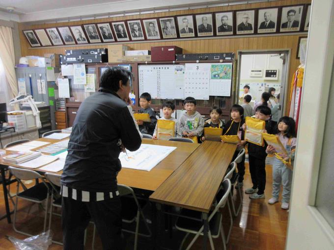 校長室でインタビュー