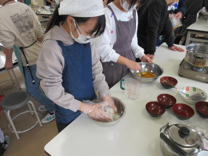 しっかりと練ります