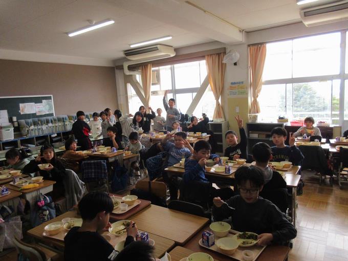 4年生給食の様子①