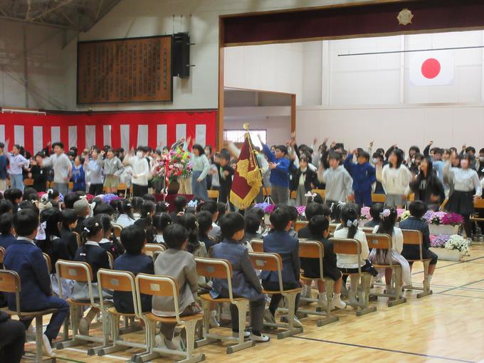 入学式の様子(歓迎の歌)