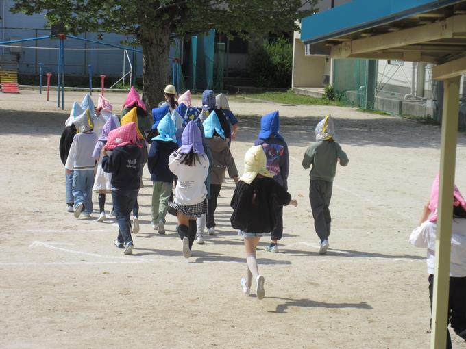 校庭へ避難