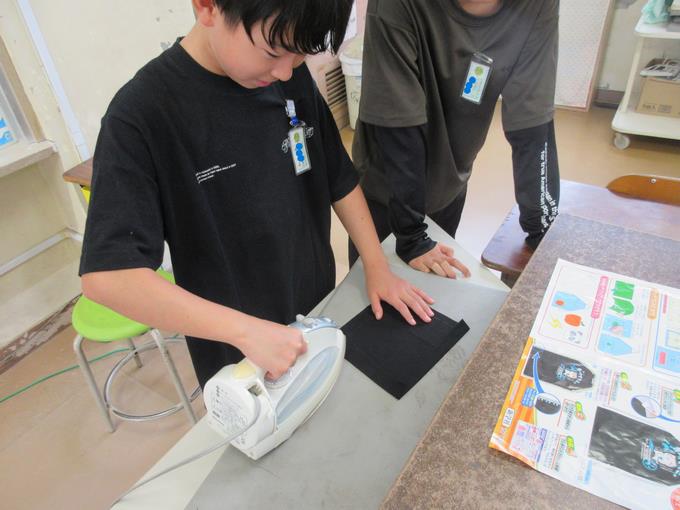 アイロンがけ中