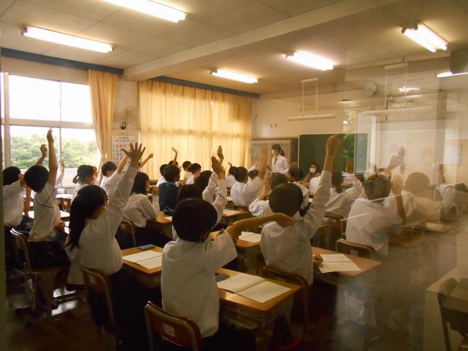 採決の様子