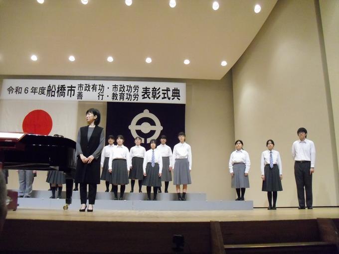 指揮者は旭中学校顧問