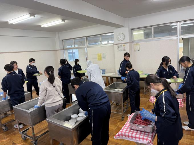 給食下膳1
