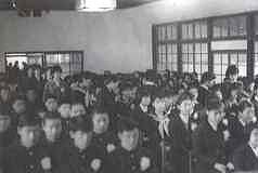 昭和38年 第1回卒業式（東部公民館にて）の写真2