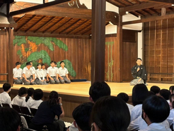修学旅行（能楽堂）1