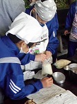こぼさないように