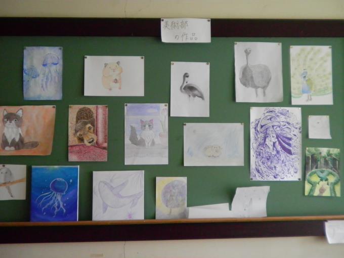 校内に展示されている美術部作品