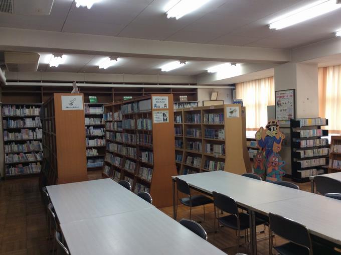 蔵書は分類ごとに配架