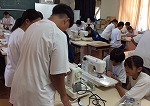 教科書を見ながら