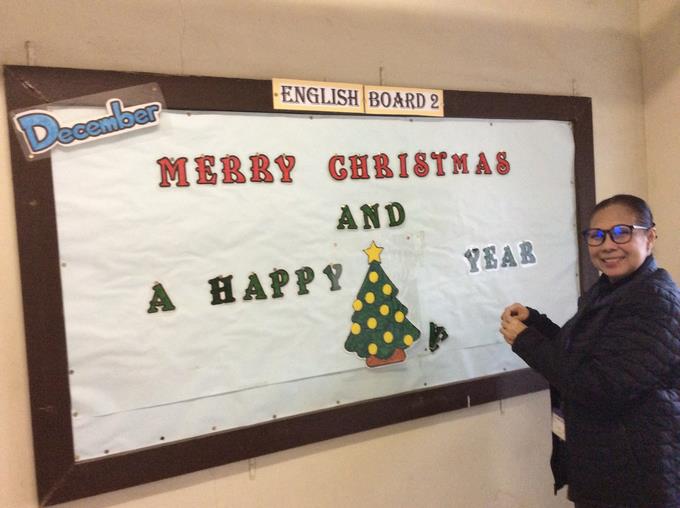 レイチェル先生と掲示ボード