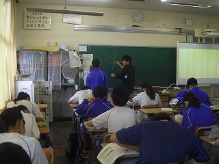 623