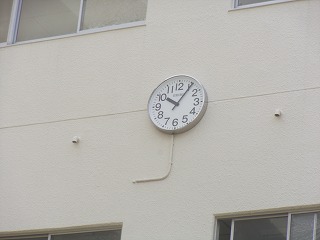 702