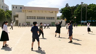 513